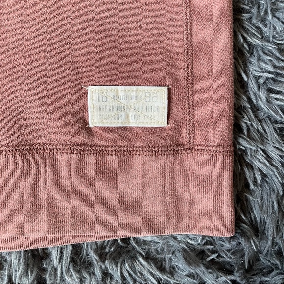 Abercrombie & Fitch Burgundy Crewneck Sweater - Picture 4 of 7